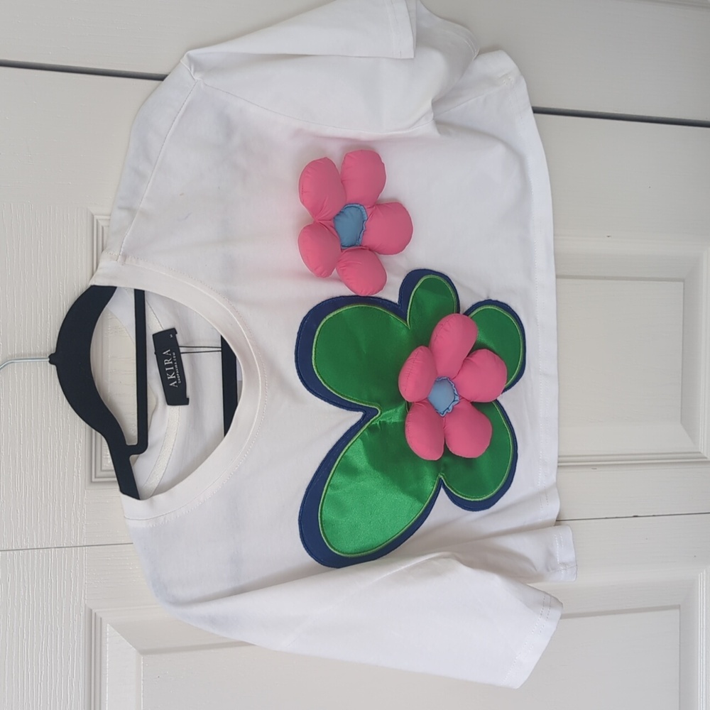 Floral applique crop top